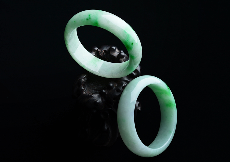 (超值推荐)糯冰种白底青手镯(58.5mm/57.5mm)(一对)