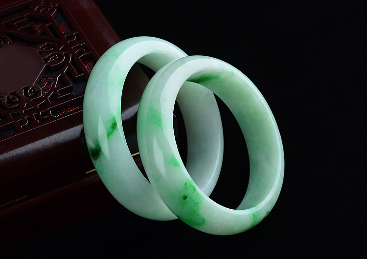 (超值推荐)糯冰种白底青手镯(58.5mm/57.5mm)(一对)