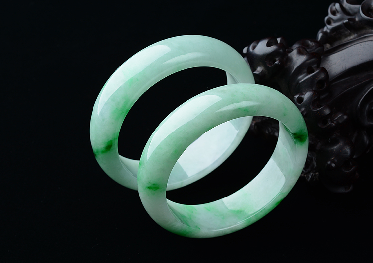 (超值推荐)糯冰种白底青手镯(58.5mm/57.5mm)(一对)