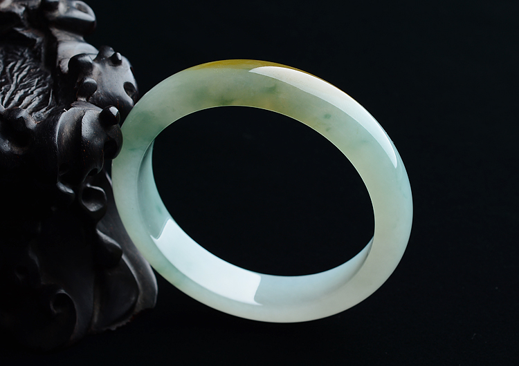 糯冰种晴水黄翡略飘花手镯（58mm）