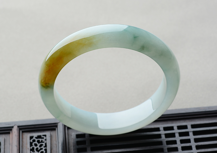 糯冰种晴水黄翡略飘花手镯（58mm）
