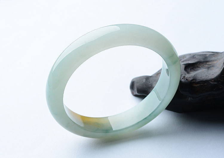 糯冰种晴水黄翡略飘花手镯（58mm）