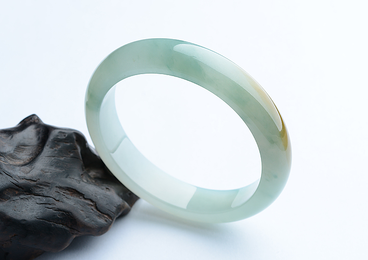 糯冰种晴水黄翡略飘花手镯（58mm）