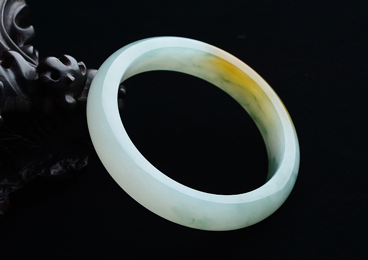 糯冰种晴水黄翡略飘花手镯（58mm）