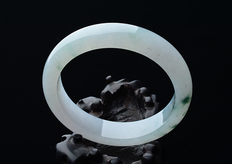 (超值推荐)糯冰种淡晴水飘花手镯（57.8mm）