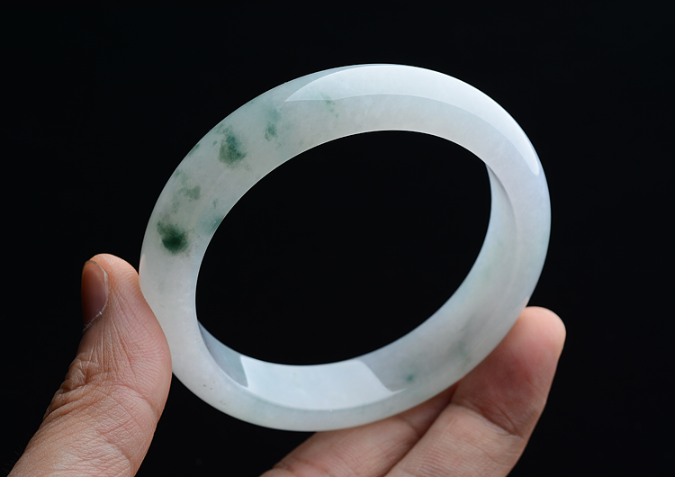 (超值推荐)糯冰种淡晴水飘花手镯（57.8mm）