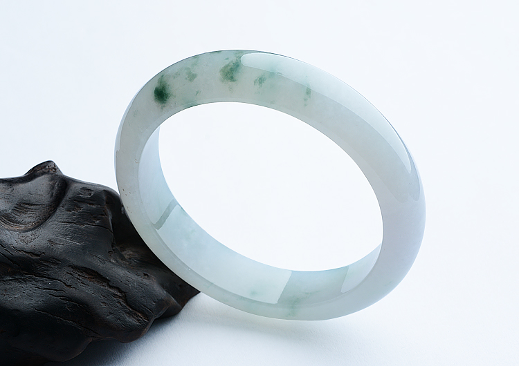 (超值推荐)糯冰种淡晴水飘花手镯（57.8mm）