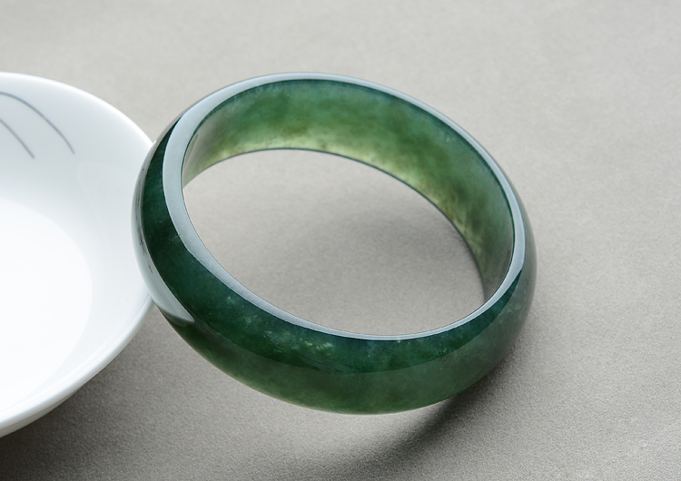 (超值推荐)冰种油青手镯（61.5mm）