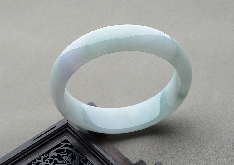 (超值推荐)糯冰种春带彩手镯（58.8mm）