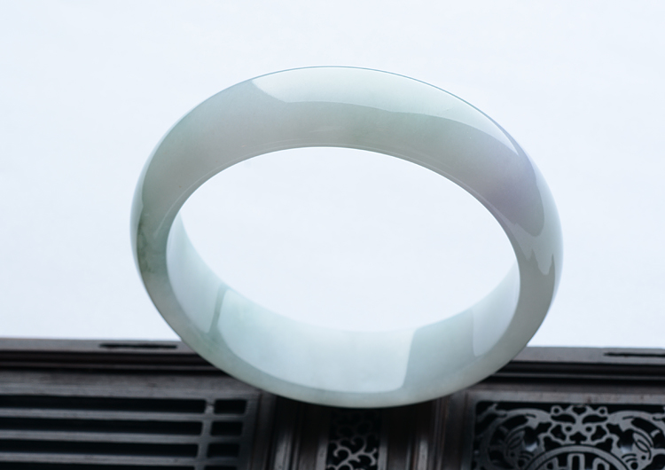 (超值推荐)糯冰种春带彩手镯（58.8mm）