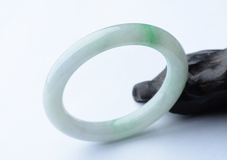 (超值推荐)糯冰种紫罗兰略飘翠圆条手镯（58mm）