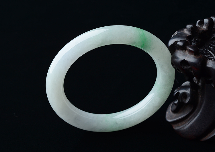 (超值推荐)糯冰种紫罗兰略飘翠圆条手镯（58mm）