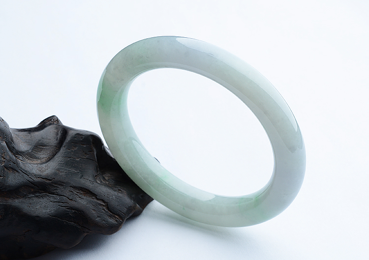 (超值推荐)糯冰种紫罗兰略飘翠圆条手镯（58mm）