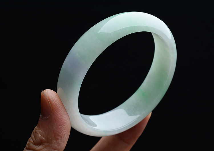 (超值推荐)糯冰种春带彩贵妃镯（57.8mm-52.2mm）