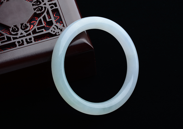 (超值推荐)糯冰种淡晴水圆条手镯（59.6mm）