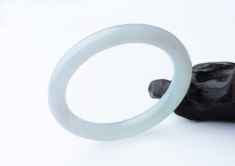 (超值推荐)糯冰种淡晴水圆条手镯（59.6mm）