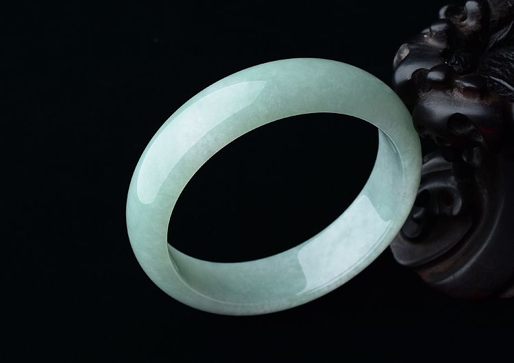 (超值推荐)糯冰种晴水手镯（59.6mm）