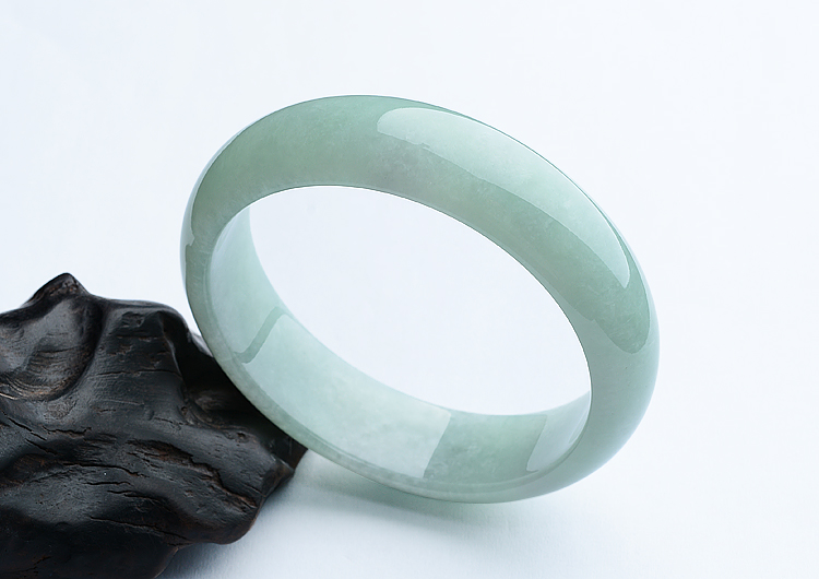 (超值推荐)糯冰种晴水手镯（59.6mm）