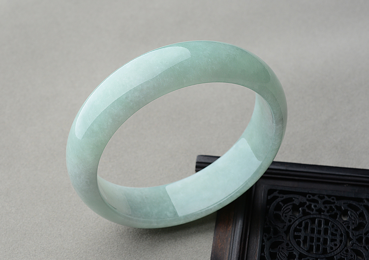 (超值推荐)糯冰种晴水手镯（59.6mm）