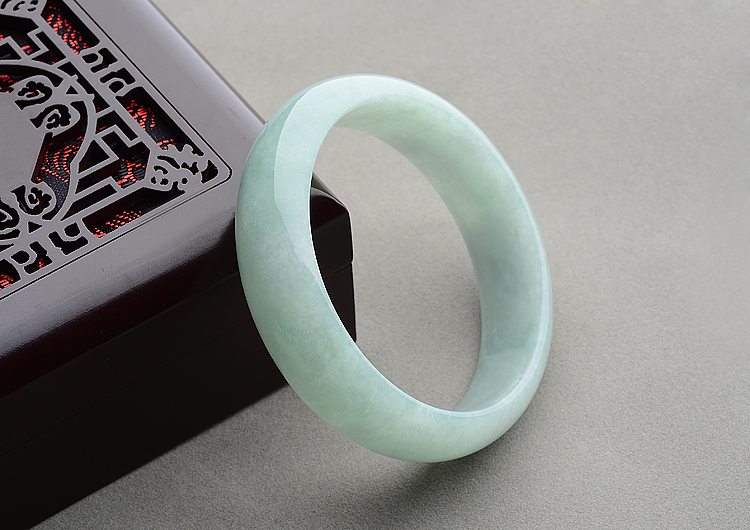 (超值推荐)糯冰种晴水手镯（59.6mm）