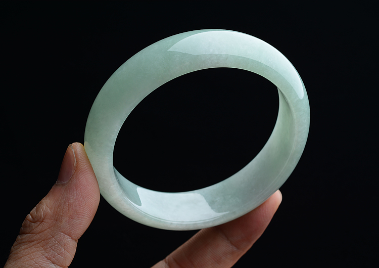 (超值推荐)糯冰种晴水手镯（59.6mm）