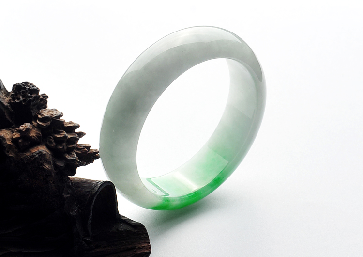 (超值推荐)糯冰种飘翠手镯(51.4mm)