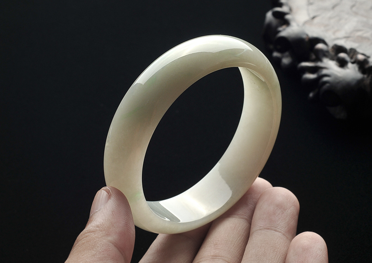 糯冰种淡黄翡略飘花手镯(58.7mm)