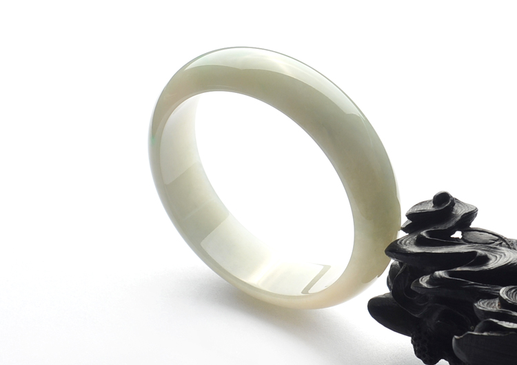糯冰种淡黄翡略飘花手镯(58.7mm)