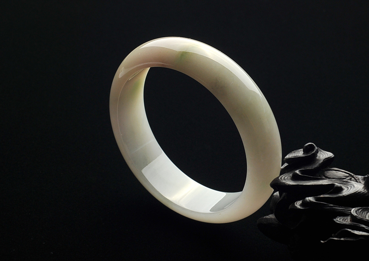 糯冰种淡黄翡略飘花手镯(58.8mm)