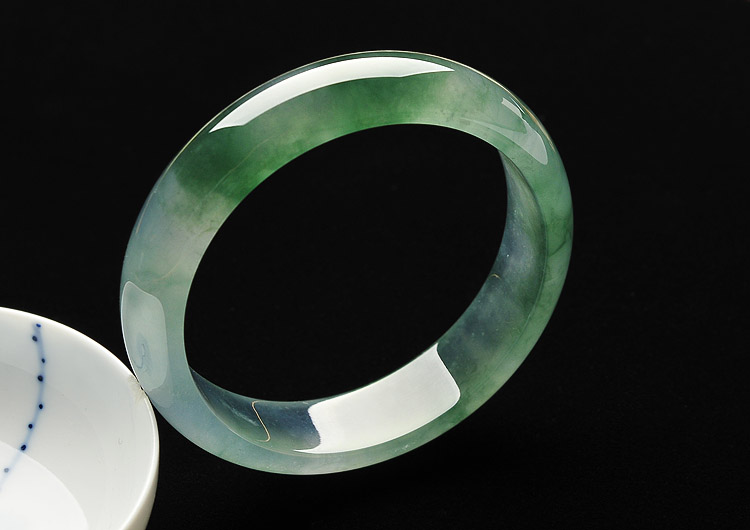 (超值推荐)冰玻种飘花手镯(57mm)