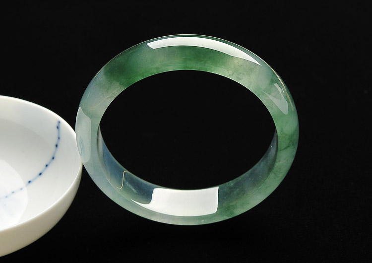 (超值推荐)冰玻种飘花手镯(57mm)