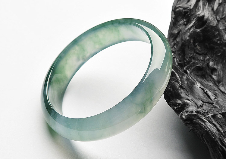 (超值推荐)冰玻种飘花手镯(57mm)