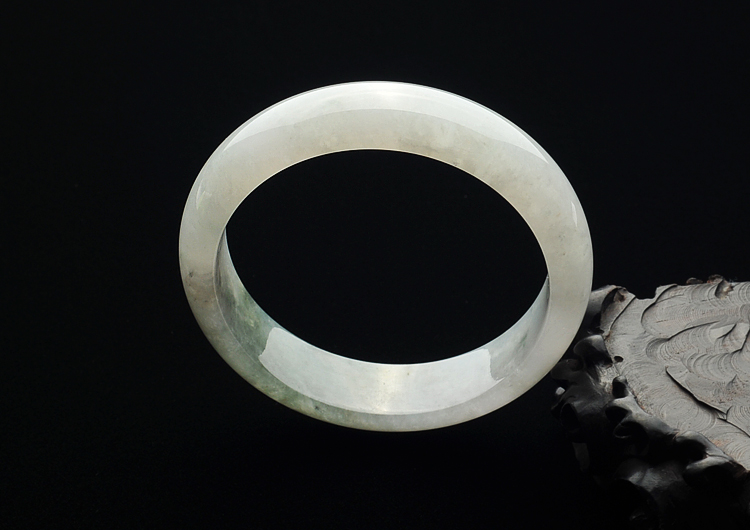 糯冰种飘花手镯(55.5mm)