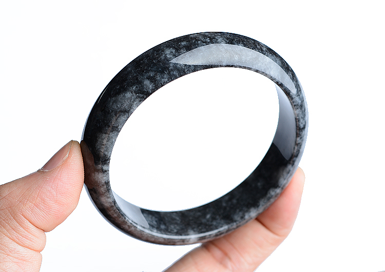 (超值推荐)糯冰种乌鸡色手镯（59.5mm）