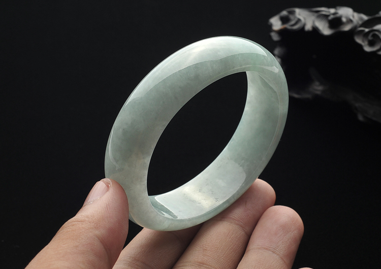 糯冰种晴水贵妃镯(55.7mm-51.3mm)