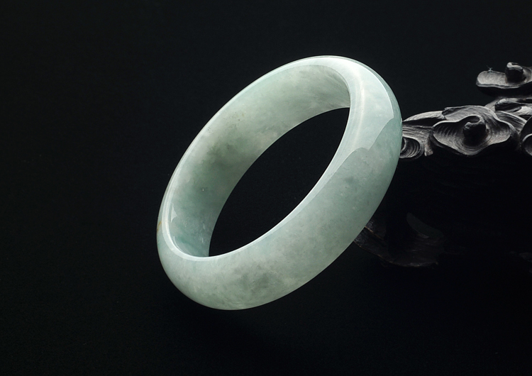 糯冰种晴水贵妃镯(55.7mm-51.3mm)
