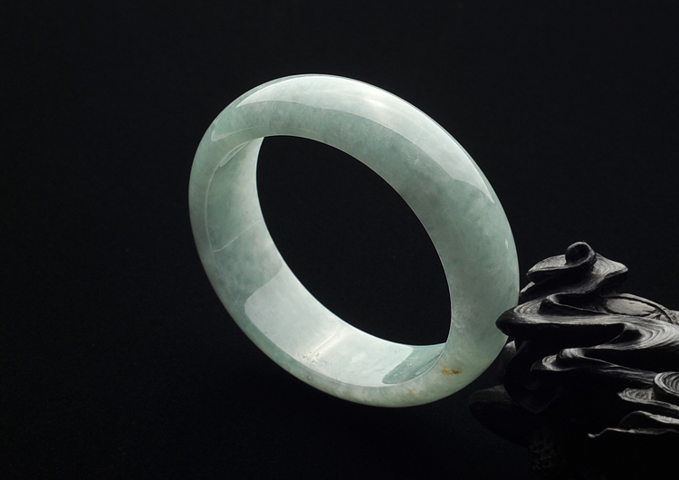 糯冰种晴水贵妃镯(55.7mm-51.3mm)