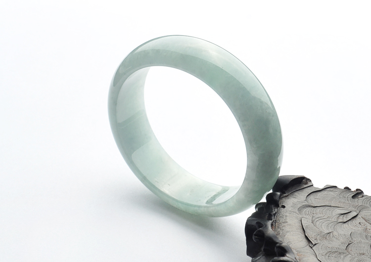 糯冰种晴水贵妃镯(55.7mm-51.3mm)