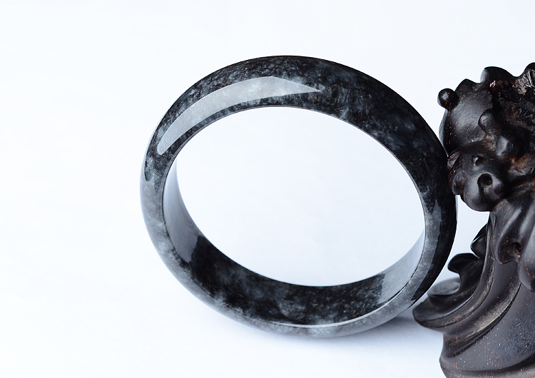 (超值推荐)糯冰种/乌鸡种手镯（59.3mm）
