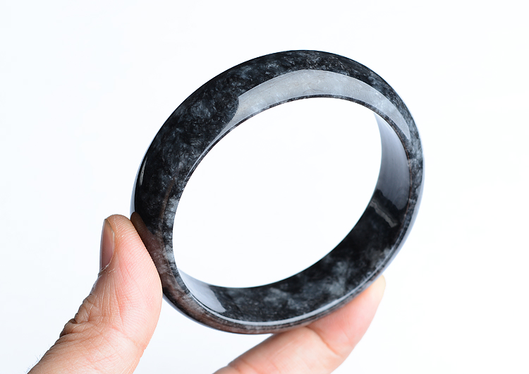 (超值推荐)糯冰种/乌鸡种手镯（59.3mm）