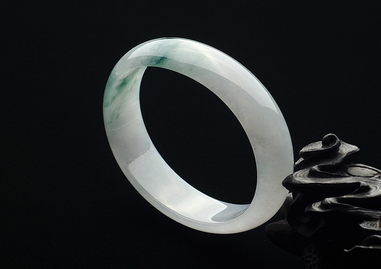 糯冰种飘花贵妃镯(57.3mm-49.2mm)