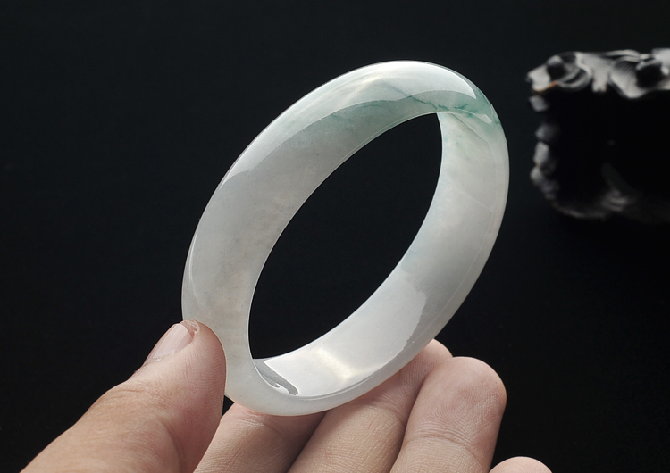 糯冰种飘花贵妃镯(57.3mm-49.2mm)