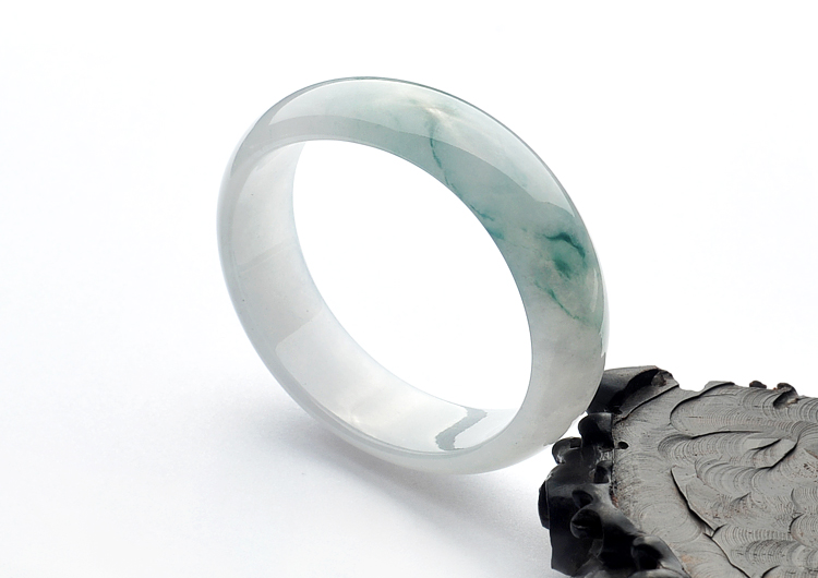 糯冰种飘花贵妃镯(57.3mm-49.2mm)