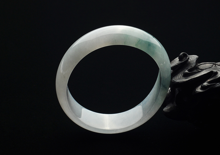 糯冰种飘花贵妃镯(57.3mm-49.2mm)
