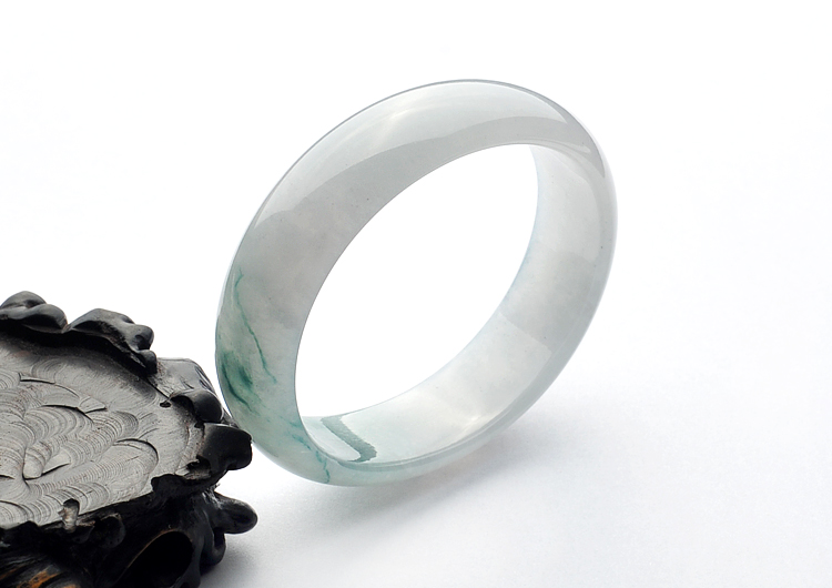 糯冰种飘花贵妃镯(57.3mm-49.2mm)