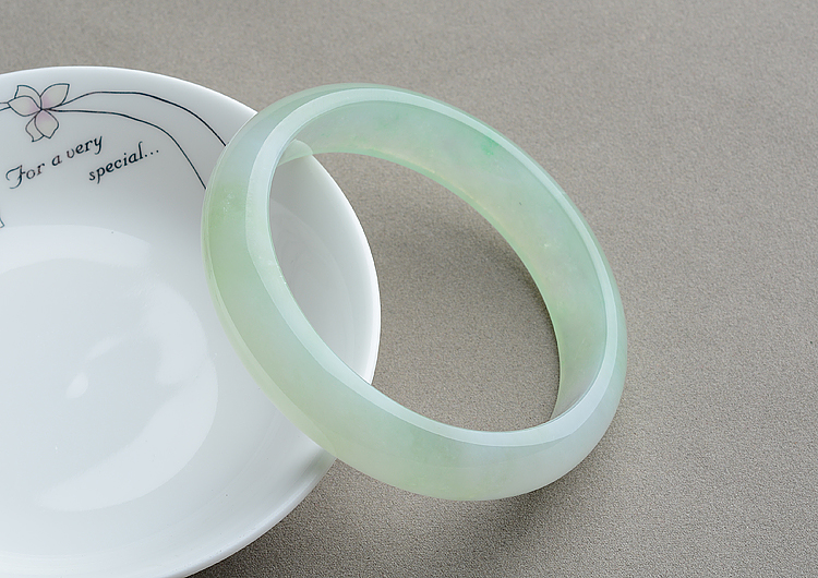 （超值推荐）冰种绿晴水略飘翠手镯（58.5mm）