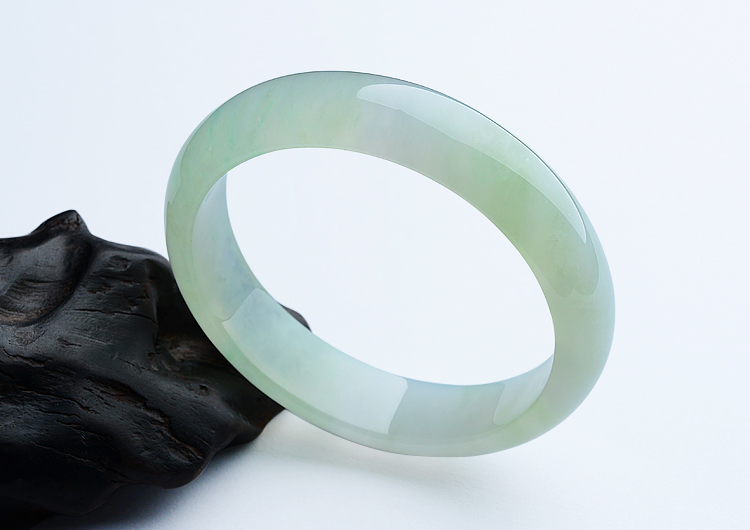 （超值推荐）冰种绿晴水略飘翠手镯（58.5mm）