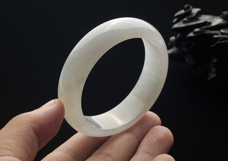 糯冰种淡晴水手镯(54.3mm)