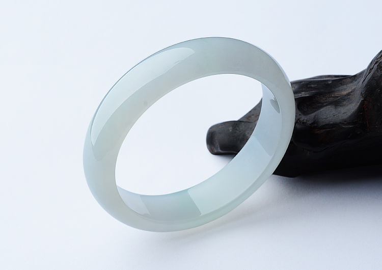 （超值推荐）糯冰种白色手镯（59.6mm）