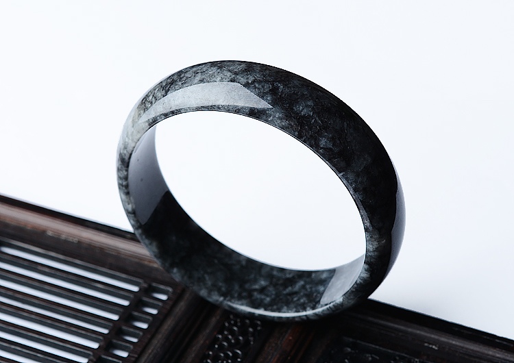 （超值推荐）糯冰种乌鸡色手镯（54.5mm）